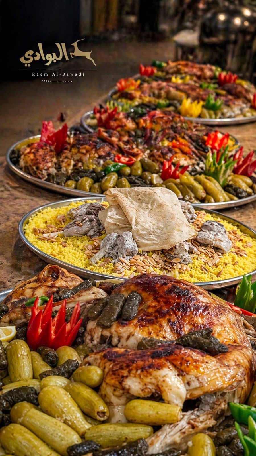 صواني ولائم بالدجاج والأرز والمحاشي