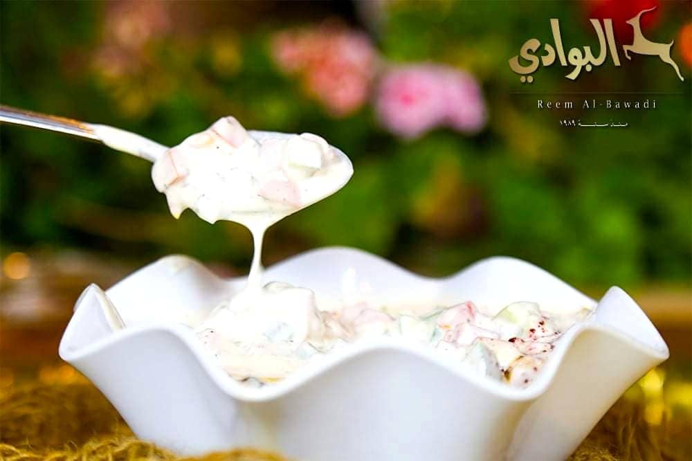 سلطة بيضاء كريمية بالخضار