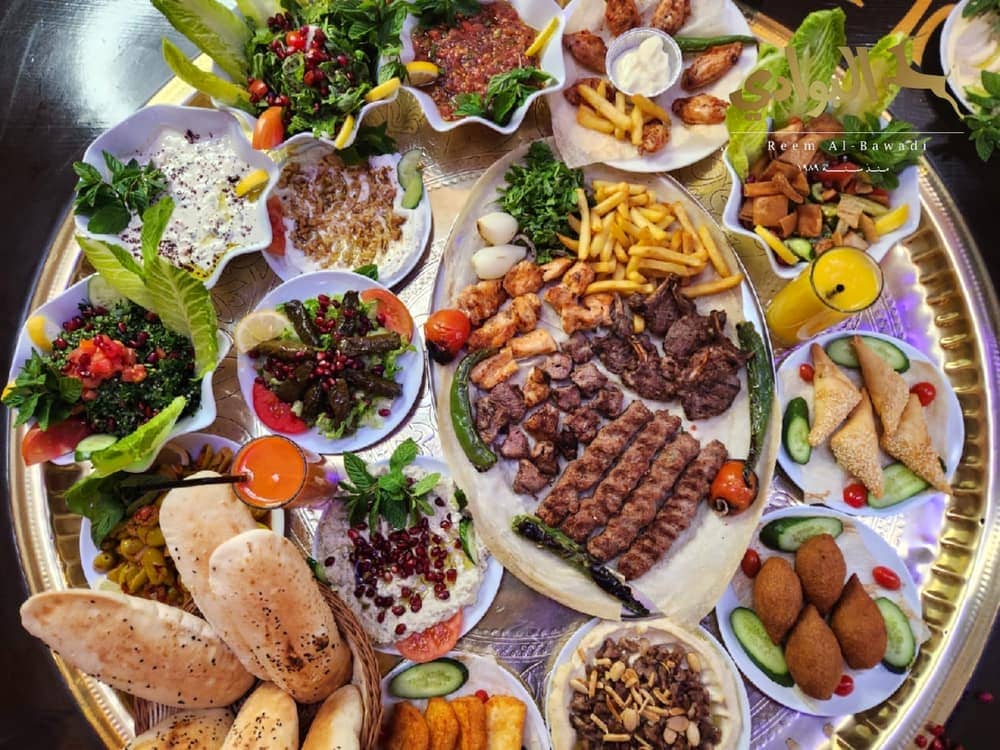 سفرة مشاوي ومقبلات من الأعلى