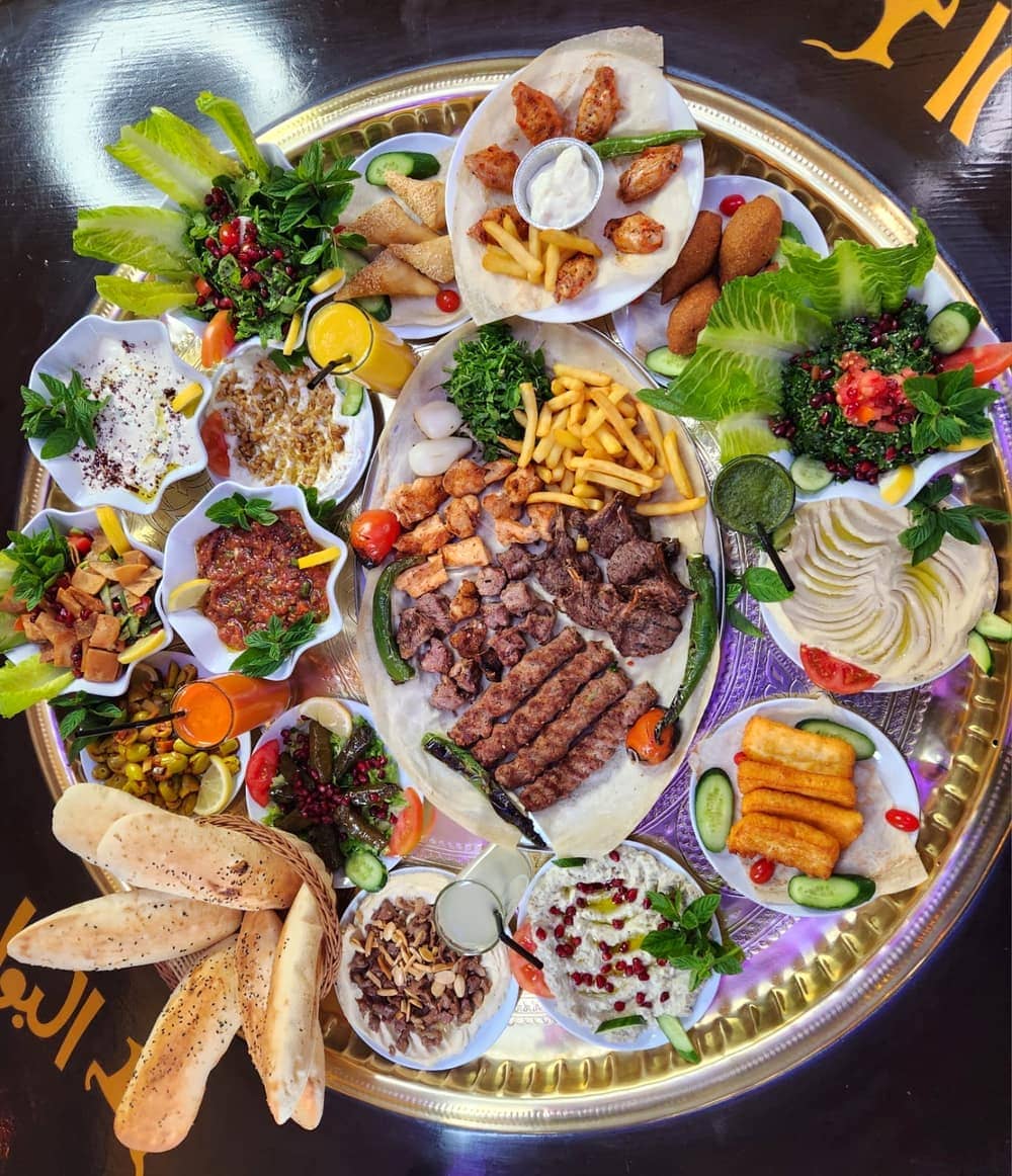 صينية البوادي الكاملة مشاوي ومقبّلات