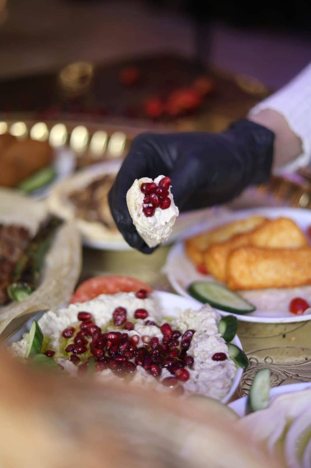 متبل بالرمان مع لقمة الخبز