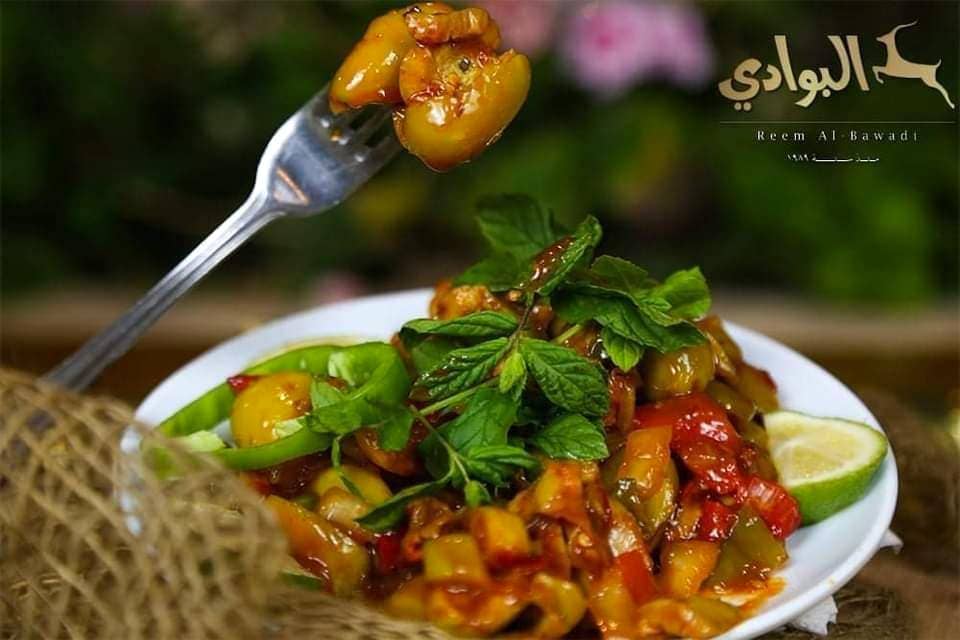 سلطة زيتون متبّلة بالنعناع